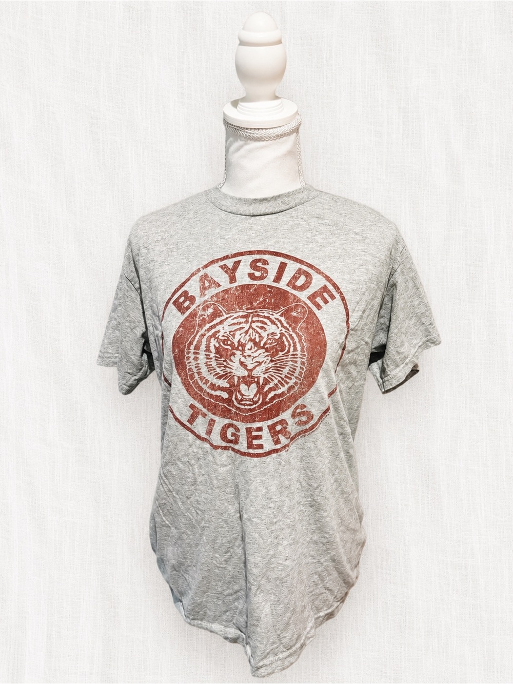 Vintage-Style Crewneck Tee - Light Gray with Red Graphic